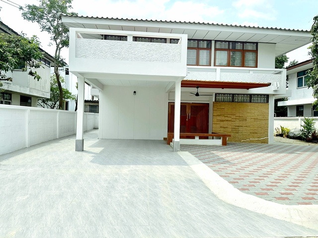 สุขุมวิท101/1 ประวิทย์และเพื่อน จัดเต็มเฟอร์ฯ วชิรธรรมสาธิต53-59  4นอน MRT สวนหลวง ร.9 1.4 กม. บ้านสุดหรู  80 ตร.วา. 