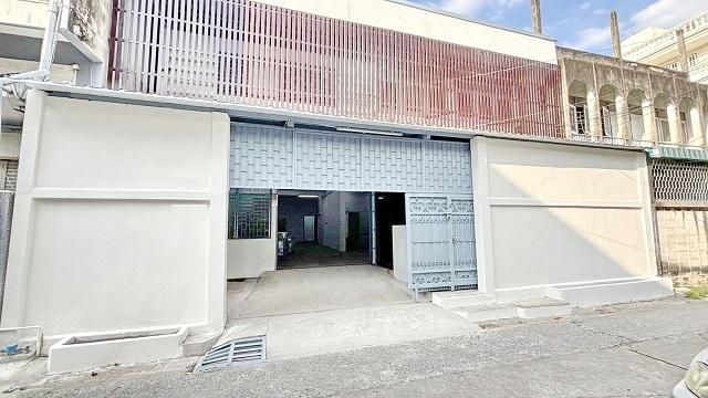 BTSเจริญนคร 450 ม. ไอคอนสยาม 500ม. ขาย-เช่าโกดัง พร้อมออฟฟิศ 450 ตร.ม. 80ตร.วา. 68,998B-M. รร.นานาชาติไพโอเนียร์ 1.3 กม.คลองสาน ซ.เจริญรัถ ใจกลางเมือง เหมาะกับศูนย์กระจายสินค้า  ฟังก์ชันครบ ตอบโจทย์ทุกธุรกิจ 3 ออฟฟิศ 2 น้ำ ขาย 7.99 ลบ.ตลาดวงเวียนใหญ่ 1.3 กม.แหล่งชุมชน หาของกินง่าย เดินทางสะดวก  แยก-ลาดหญ้าBTS CharoenNakhon 450m Warehouse with office IconSiam 500m.  for sale-rent 450sq.m. 80sq.wa. 68,998B-M. Pioneer International School 1.3 km. Khlong San Soi Charoen Rat Central location ideal for distribution center. Fully functional suitable