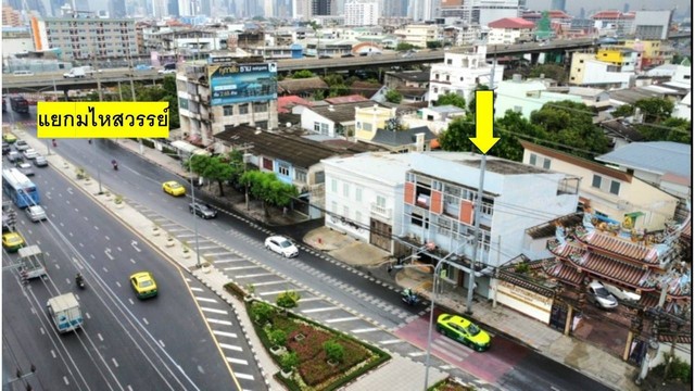 ขายที่ดินพร้อมสิ่งปลูกสร้าง ถนนสมเด็จพระเจ้าตากสิน บิ๊กซีดาวคะนอง ธนบุรี กรุงเทพฯพื้นที่ 103 ตร.ว. พร้อมบ้านเดี่ยว + ตึกแถว 3 คูหา✅ หน้ากว้าง 12 เมตร ลึก 30 เมตร✅ ผังเมืองสีน้ำตาล ย.8-23 เหมาะลงทุนและอยู่อาศัย**จุดเด่น*** ทำเลทองใจกลางฝั่งธน ใกล้ถนนใหญ่ การเดินทางสะดวก* รายล้อมด้วยแหล่งชุมชนและสิ่งอำนวยความสะดวกครบครัน* เหมาะสำหรับทำโฮมออฟฟิศ อพาร์ตเมนต์ ร้านค้า หร�