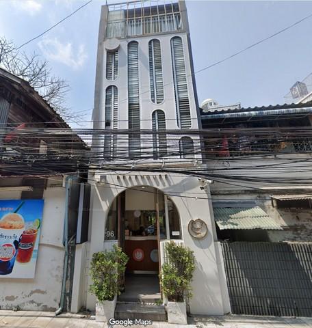 ให้เช่าตึกโบราณ 4 ชั้น ย่านธุกิจ ใจกลางเมือง ถนนเจริญกรุง บางรัก สีลม สาทรเหมาะทำร้านอาหาร คาเฟ่ ต้องการคนที่รักบ้านโบราณ และดูแลรักษาบ้าน ใกล้ BTS ตากสิน ราคาเช่า 120,000 บาท / เดือน ( สัญญาขั้นต่ำ 3 ปี ประกัน 3 เดือน ล่วงหน้า 1 เดือน )ที่ตั้ง ถนนเจริญกรุง แขวงสีลม เขตบางรัก กรุงเทพมหานคร 10500ติดต่อ : คุณภัสพงณ์ 0634098164Line : binkem22https://www.facebook.com/profile.php?id=61581484955548เนื้อที่ 11 ตารางวา พื้นที่ใช้สอย 137 �