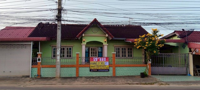 ZK601ขายบ้านพร้อมที่ดินราคาถูก ทำเลดี 3 นอน 2 น้ำที่ตั้ง  ปากซอยเรือนรองใจ หมู่ที่ 11  บ้านเต็งหนาม  ต.หัวรอ อ.เมือง จ.พิษณุโลกเนื้อที่   0-0-37 ไร่เหมาะสำหรับ เป็นบ้านอาศัย, เป็นบ้านเช่าสถานที่ใกล้เคียง- สนามกีฬาจังหวัดพิษณุโลก- วัดมะขามเตี้ย- วัดตาปะขาวหาย- อบต.หัวรอพิกัดแปลงhttps://maps.app.goo.gl/GZzgPjbJzGY1CUTPA?g_st=alราคา  3,300,000 บาทติดต่อ  คุณสา  083-161-9297คุณอาม 082-123-2883คุณเกรท 097-056-4510