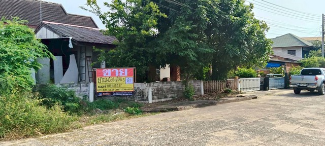 ZK593ขายบ้านพร้อมที่ดิน   ราคาถูก ที่ตั้ง    ต.ในเมือง อ.เมือง จ.ขอนแก่นเนื้อที่   0-0-88 ไร่เหมาะสำหรับเป็นบ้านอาศัย  สถานที่ใกล้เคียง- พิพิธภัณฑ์สถานแห่งชาติขอนแก่น- วัดทุ่งเศรษฐี- พระมหาธาตุแก่นนคร- บึงหนองโคตรพิกัดแปลงhttps://maps.app.goo.gl/QweuYCRE9HAtSjnGA?g_st=alราคา  3,500,000 บาทติดต่อ  คุณสา  083-161-9297คุณอาม 082-123-2883คุณเกรท 097-056-4510