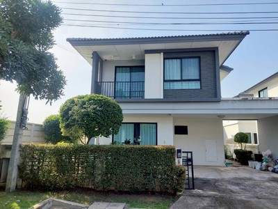 sss524 ขายบ้านเดี่ยว คาซ่า วิลล์ บางใหญ่ Casa Ville Bangyaiที่ตั้งถนนบางรักใหญ่-บ้านใหม่ ต.บางแม่นาง อ.บางใหญ่ จ.นนทบุรี Details :- ขนาดที่ดิน  39.4 ตารางวา- พื้นที่ใช้สอย 142 ตารางเมตร- 3 ห้องนอน / 3 ห้องน้ำ-จอดรถยนต์ได้ 3 คัน- แอร์ 2 เครื่อง- แท้งน้ำ+ปั๊มน้ำ- ผ้าม่านทั้งหลัง      - แถม บิ้วอินทั้งหลัง- บ้านหลังมุม- หน้าบ้านหันทางทิศเหนือ- เน้นพื้นที่ใช้สอย ตัวบ้านกว้างใหญ่ สภาพใหม่มากๆๆ- หมู่บ้านเ�