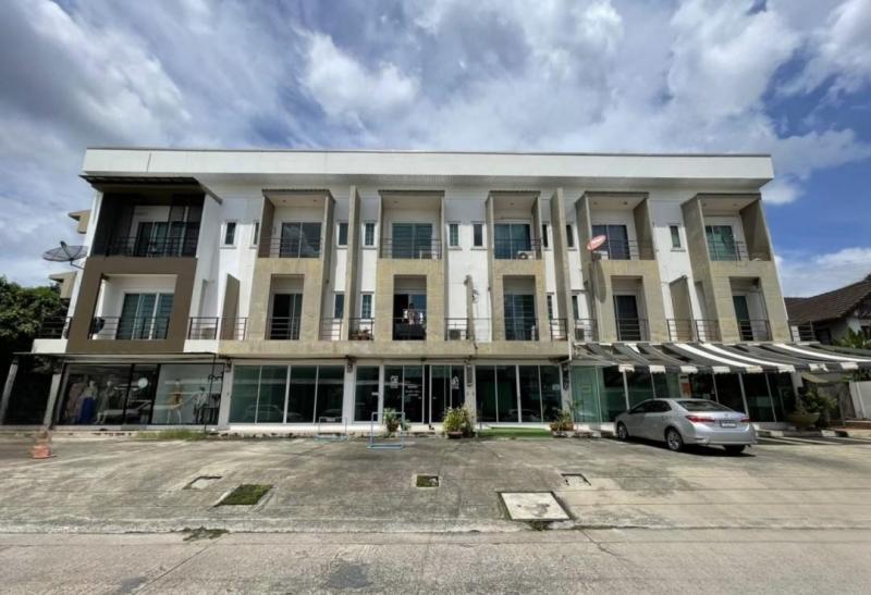 ให้เช่าทาวน์โฮม 3 ชั้นเ รีโนเวทใหม่ หมู่บ้านสัมมากร ซอยรามคำแหง110 มีห้างแมคโครและตลาดสดอยู่หน้าหมู่บ้าน ใกล้รถไฟฟ้าสายสีส้มสนใจติดต่อคุณเม 084-592-8945 คุณก้อง 095-478-7456 Id line : kong.plให้เช่าทาวน์โฮม 3 ชั้น เนื้อที่ 25 ตารางวา 4 ห้องนอน 3 ห้องน้ำ แอร์ 4 เครื่อง 1 ห้องครัว 1 ห้องรับแขก มีเฟอร์นิเจอร์บางส่วน จอดรถในบ้านได้ 2 คันในหมู่บ้านมี SuperMaket , ตลาดสด ,ร้านอาหาร , แมคโคร ,ร้านสะดวกซื้อ อ�