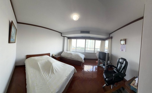 ขายคอนโด บางกอกริเวอร์มารีน่า ขนาด 251 ตรม. ทุกห้องมองเห็น วิวแม่น้ำเจ้าพระยา แบบพาโนรามา ติด MRT สายสีน้ำเงิน*** ราคาขาย 17 ล้านบาท  ****** สนใจติดต่อ คุณต่อ 089-175-6462 ***รายละเอียด (C1-0409)คอนโด อยู่ชั้น 12 (ห้องตำแหน่ง D) พื้นที่ใช้สอย 251 ตร.ม. ห้องมุม วิวโค้งน้ำสวยสุดๆ มองเห็นแม่น้ำเจ้าพระยา วัดพระแก้ว สะพานพระราม 8 อาคารรัฐสภา ตึกมหานคร ตึกใบหยกสกาย และ city view ทั้งหมด ได้ในระดับสายตา ไม