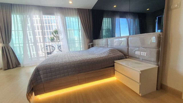 ขายด่วน คอนโด ห้องมุม ศุภาลัย ริว่าแกรนด์ พระราม 3 ขนาด 128 ตรม. วิวโค้งแม่น้ำเจ้าพระยา สวยสุดๆ*** ราคาขาย 14.5 ลบ. เท่านั้น ****** สนใจติดต่อ 089-175-6462 ***รายละเอียด (C1-0408)- คอนโด อยู่ชั้น 19 พื้นที่ใช้สอย 128 ตร.ม. ห้องมุม วิวโค้งน้ำสวยสุดๆ- 2 ห้องนอน 2 ห้องน้ำ 1 ห้องเอนกประสงค์- Fix ที่จอดรถ 1 คัน และเวียน 1 คันชื่อโครงการ :  ศุภาลัย ริวา แกรนด์ Supalai Riva Grandeที่ตั้ง :  ติดถนนพระราม 3 แขวงบางโพงพาง เขตยานนา