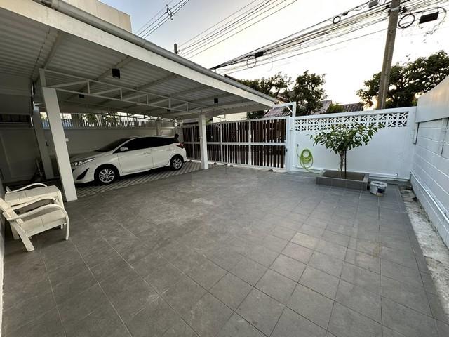 ให้เช่า บ้านชั้นเดียว หมู่บ้านสัมมากร รามคำแหง112 ซอยเมน บ้านรีโนเวทใหม่ การเดินทางสะดวก ของกินสะดวก มีร้านอาหาร ร้านค้ามากมายในหมู่บ้าน*** ราคาเช่า 28,000 บาท/เดือนติดต่อ คุณช่อผกา 0616198565 LINE 0616198565หากไม่รับสาย รบกวนขอความกรุณาลูกค้า @line ทิ้งรูปและข้อมูลไว้นะคะhttps://line.me/ti/p/zu0mm-ozFXบ้านชั้นเดียว หมู่บ้านสัมมากร รามคำแหง112 รีโนเวทใหม่- พื้นที่ 50 ตร.ว.- 3 ห้องนอน- 2 ห้องน้ำ- 1 ห้องนั่งเล่