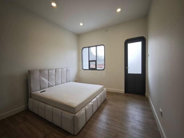 ให้เช่า ขาย ทาวน์เฮาส์ 2 ชั้น ซอยโชคชัย 4 ซอย 55 รีโนเวทใหม่ Fully Furnished พร้อมอยู่*** ราคาขาย 4,990,000 บาท*** ราคาเช่า 65,000 บาท/เดือนติดต่อ คุณช่อผกา 0616198565 LINE 0616198565หากไม่รับสาย รบกวนขอความกรุณาลูกค้า @line ทิ้งรูปและข้อมูลไว้นะคะhttps://line.me/ti/p/zu0mm-ozFXทาวน์เฮาส์ 2 ชั้น ซอยโชคชัย 4 ซอย 55 รีโนเวทใหม่ Fully Furnished พร้อมอยู่ขนาด 24 ตารางวาพื้นที่ใช้สอย 120 ตารางเมตร (ประมาณ)3 ห้องนอนใหญ่ (มีห้องน้ำในตัวทั้ง 3 ห้อง)3 ห้อ