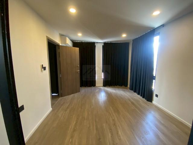 ให้เช่า ทาวน์โฮม 3 ชั้นครึ่ง BRITLOFT เกษตร – นวมินทร์ ลาดปลาเค้า34 เกษตรนวมินทร์ เลียบทางด่วน ทำเลดีมาก เหมาะทำออฟฟิศ*** ราคาเช่า 70,000 บาท/เดือน มัดจำ 2 เดือน + ล่วงหน้า 1 เดือน สัญญาขั้นต่ำ 1 ปีติดต่อ คุณช่อผกา 0616198565 LINE 0616198565หากไม่รับสาย รบกวนขอความกรุณาลูกค้า @line ทิ้งรูปและข้อมูลไว้นะคะhttps://line.me/ti/p/zu0mm-ozFXทาวน์โฮม 3 ชั้นครึ่ง BRITLOFT เกษตร – นวมินทร์ ลาดปลาเค้า34พื้นที่ใช้สอยประมาณ 300 ตารางเ�