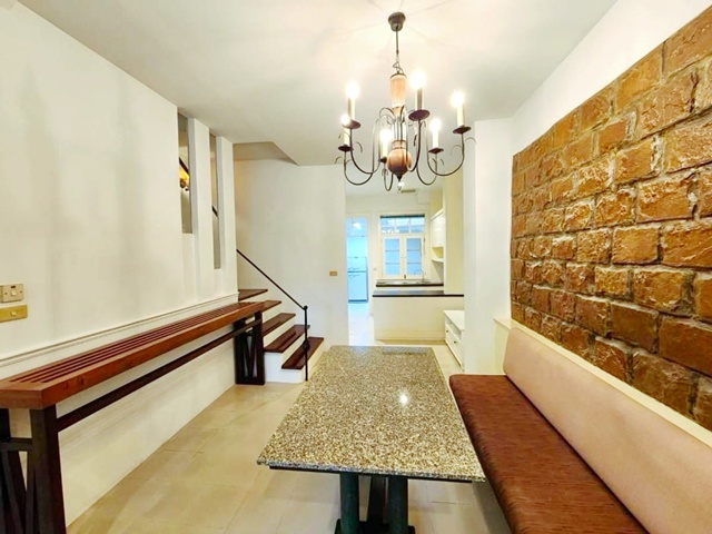 รัชดาภิเษก40-48 ให้เช่าทาวน์เฮาส์ 3 ชั้น BTSรัชโยธิน 800 ม.หรูมาก พร้อมเฟอร์ฯครบครัน 22ตร.วา. 264 ตร.ม. 4นอน 3 น้ำ โฮมออฟฟิศ  