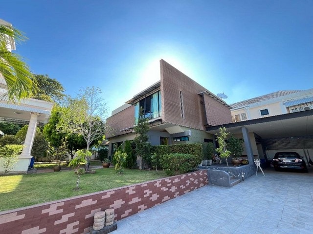 ขายบ้านเดี่ยวเนื้อที่ 270 ตรว. พร้อมบ้าน 2 หลัง หมู่บ้านชิชา ถนนพระราม 2 ใกล้เซ็นทรัลพระราม2*** ราคาขาย 45 ล้านบาท ติดต่อ:: คุณชยา โทร/ID Line:: 0942823961   Link Line:: https://line.me/ti/p/3xFA1An8Kcรหัส# TO1261บ้านเดี่ยว 2 หลัง หมู่บ้านชิชา ถนนพระราม 2เนื้อที่ดินรวม 270 ตารางวา ประตูหันหน้าไปทางทิศเหนือหลังแรก  :: บ้านใหม่ 2 ชั้น สร้างเสร็จปี 2563 พื้นที่ใช้สอย 322 ตารางเมตร 3 ห้องนอน 4 ห้องน้ำ 1 ครัว 1 ห้องแม่บ้าน ห้องรับแขก dou