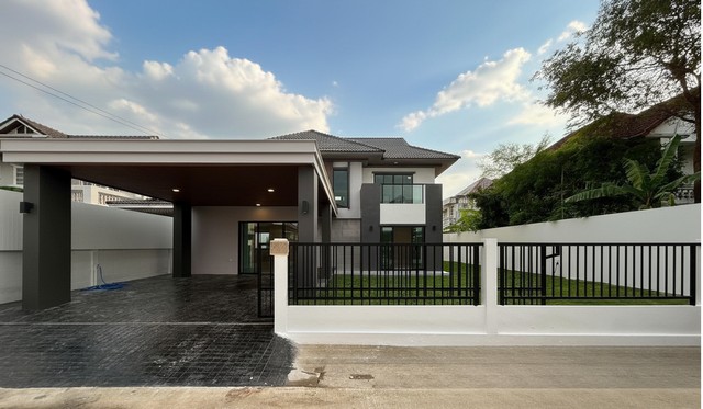 บ้านเดี่ยวรีโนเวทใหม่ ทำเลท่าอิฐ ใกล้ MRT โครงการ มณียา มาสเตอร์พีชห่างถนนใหญ่รัตนาธิเบศร์ เพียง 1 กม.ซอยไม่ลึก มีรถสาธารณะผ่าน เชื่อมต่อราชพฤกษ์ – แคราย – งามวงศ์วาน ได้สะดวกราคาเพียง 7.59 ล้านบาทบ้านเดี่ยวหลังใหญ่ รีโนเวทใหม่ พร้อมเข้าอยู่รายละเอียดบ้านเนื้อที่ดิน 79.80 ตร.ว.4 ห้องนอน | 3 ห้องน้ำที่จอดรถ 2 คันหน้าบ้านหันทิศ เหนือ ลมดี อยู่สบายค่าส่วนกลางเพียง 400 บา�