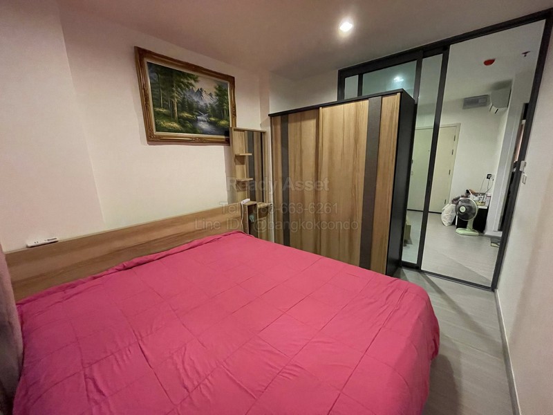 รหัสทรัพย์ : CR6812-0001คอนโด แอสปาย สาทร - ราชพฤกษ์ / Aspire Sathorn - Ratchapruekรายละเอียดห้องขนาดห้อง 35 ตร.ม ชั้น 161 ห้องนอน 1 ห้องน้ำ 1 ห้องเอนกประสงค์ ** เฟอร์นิเจอร์ + เครื่องใช้ไฟฟ้า **- ตู้เสื้อผ้า- เตียง + ที่นอน 6 ฟุต- โต๊ะเครื่องแป้ง- โซฟา- โต๊ะกลาง- โต๊ะทานข้าว- ทีวี- ตู้เย็น- เครื่องทำน้ำอุ่นค่าเช่า 11,000 บาท/เดือน (ราคาเช่ารวมค่าส่วนกลาง)- ชำระค่ามัดจำ 2 เดือน- ชำระค่าเช่าล่วงหน้า 1 เดือน- ระยะเ�