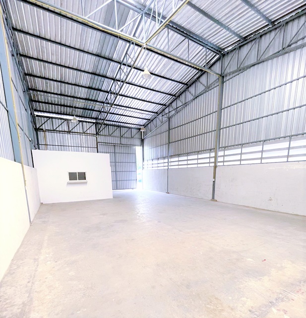 หลังสุดท้าย  โกดังให้เช่า ปากเกร็ด นนทบุรี รถไฟฟ้าปากเกร็ด 1.8 กม. ติวานนท์เลี่ยงเมืองปากเกร็ด อิมแพ็ค เมืองทองธานี 4กม. 180 ตร.ม วัดกู้