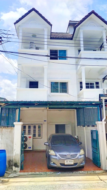  เจริญราษฎร์1-7Central Plaza พระราม 3 1.8 กม. 4นอน โฮมโปรพระราม3 590ม. ทาวน์เฮ้าส์ขนาดใหญ่ 4 ชั้น  4น้ำ ฟังก์ชันครบ สาทร และสีลม 