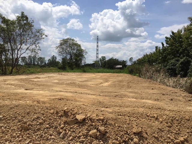 ขายที่ดิน 502ตรว. 2.96ลบ. ฟรีโอน ถม ล้อมรั้ว ถนนลาดยาง ไฟฟ้า น้ำประปาใกล้ถนนวงแหวน4 เขตติดต่อ อ.สารภี-ต.อุโมงค์ เมืองลำพูนที่ดินพื้นที่ 1ไร่ 1งาน 2 ตรว.ขาย ตรว.ๆ ละ 5,900 บาทรวมขายราคา 2,961,800 บาทที่ดินสวย ถม ล้อมรั้ว ด้านหลังติดตั้งรั้วกำแพงสำเร็จรูปสวยมากติดถนนลาดยาง 2 เลน หลังวัดอุโมงค์ (ซอยข้างโรงเรียนเทศบาลอุโมงค์)พิกัด​ เขตติดต่อสารภี-เมืองลำพูนมีถนนตัดใหม่ถึงที่ดิน �