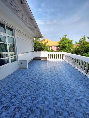 ให้เช่าบ้านเดี่ยว2ชั้น 150ตรว.กิ่งแก้ว บางนา ตราด•4ห้องนอน 4ห้องน้ำ•2Living room ห้องรับแขก 1ห้องแม่บ้าน ห้องครัว( 1ครัวไทย+ครัวPantry)•แอร์จำนวน9เครื่อง•เฟอร์นิเจอร์บิวท์อินครบ+พร้อมเครื่องใช้ไฟฟ้าอยู่ถ.บางนา-ตราด กม.10 ทะลุออกกิ่งแก้ว11•โครงการหรู Club Houseครบครัน การเดินทางเข้า-ออกได้หลายเส้นทาง ทั้งจากบางนา มอเตอร์เวย์ เทพารักษ์ ลาดกระบัง บางนาซอย10ใกล้สนามบินสุวรรณภูมิ,โร