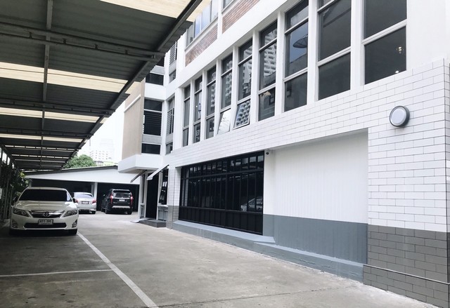 Office อาคารพลอยมิตร 0 RAI 1 งาน 0 ตร.วา 1ห้องนอน1Bathroom 31500 -   พร้อมให้คุณได้จับจอง