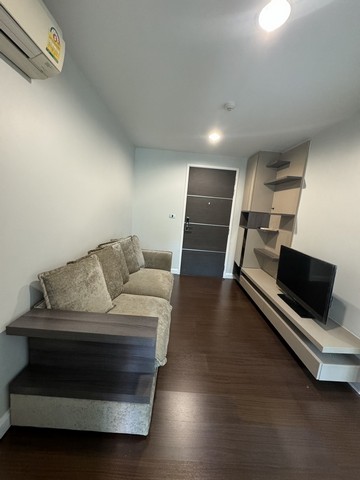 The Crest Sukhumvit 49: Clean, convenient, and peaceful, 4th floor, near BTS Thonglor.***We offer house and condo sales/rentals, as well as consultations. Contact us anytime.***For more details, photos, or to schedule a viewing, contact Ekkachai (Aui).Tel. 089-799-5598Line ID: @auiauiaui001 (add @ in front)1 bedroom, 1 bathroom unit33.5 sq m., 4th floorNew, clean, beautifully decorated unit, ready to move inDetails--------------------------------------------------------------Rental price: 18,000 THB/month--------------------------------------------------------------*Attractive amenities:– Swimming pool– Fitness center– Security guard– CCTV--------------------------------------------------------------*Nearby landmarks (Reference: Google Maps)The EmporiumMarket Place ThonglorSeen SpaceOzonoEight ThonglorSamitivej HospitalFitness First Platinum (@ Bio House)Racquet ClubHOSTELS: Novotel LotusOakwood ResidencesThe New International SchoolBangkok International Prep. SchoolThe America