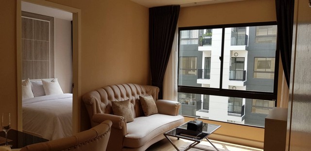 The Nest Sukhumvit 22 Clean, convenient, quiet 6th floor BTS Phrom Phong***Services for selling/renting houses, condos and consulting. Interested, please contact us at any time.***For more information or pictures or to make an appointment to view the room, you can contact Ekkachai (Aui)T. 089-799-5598Line ID: @auiauiaui001 (add @ in front)--------------------------------------------------------------Room type: 1 bedroom, 1 bathroomSize: 33 sq m., 6th floor, Building AClean room, beautifully decorated, ready to move inDetails--------------------------------------------------------------Rental price: 18,000 baht/month--------------------------------------------------------------*Facilities worth using– Swimming pool– Fitness– Relaxation garden, Glass House– CCTV--------------------------------------------------------------*Nearby important places (Reference from Google Map)1. MRT Queen Sirikit National Convention Center: 650 meters (walking distance)2. Emporium: 1.7 km.3. Emquart