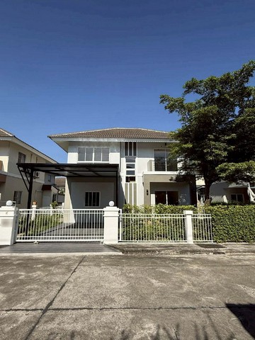 ขายเพียง 3.19 ล้าน 54.3 ตร.วา #กาญจน์กนกวิลล์10 #หางดง บ้าน 2 ชั้น ทำเลดี สังคมคุณภาพ #หลังแม็คโครแม่เหียะ #ซื้ออยู่เองหรือปล่อยเช่าได้ค่ะ รายละเอียดตัวบ้านที่ดิน 54.3 ตร.วา4 ห้องนอน (มีห้องนอนชั้นล่าง)3 ห้องน้ำ1 ห้องรับแขก1 ห้องครัวโรงจอดรถทำใหม่ต่อเติมหลังบ้านเรียบร้อย พร้อมใช้งาน ฟรีของแถมสุดคุ้ม ฟรี ค่าส่วนกลางปี 2569 ฟรี โซฟา + โต๊ะวางทีวี ฟรี ชุดห้องนอน 1 ชุด ฟรี ชุดโต๊ะ�