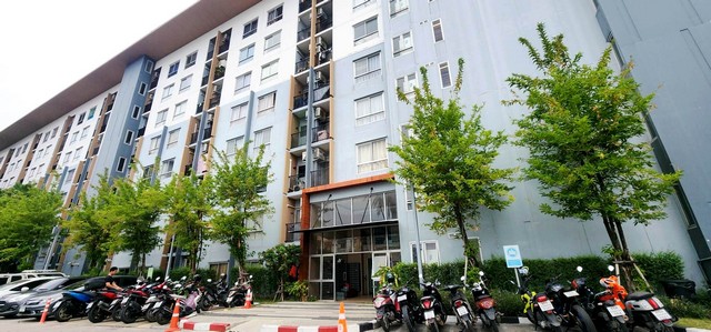 พลัมคอนโดบางใหญ่สเตชั่น เฟส 2 Plum Condo Bangyai Stationพลัมคอนโดบางใหญ่สเตชั่น เฟส 2 Plum Condo Bangyai Stationที่ตั้ง :ซ.คลองถนน ถ.กาญจนาภิเษก ต.บางรักพัฒนา อ.บางบัวทอง จ.นนทบุรีพื้นที่ใช้สอย :23 ตร.ม.ห้องนอน :1 ห้องห้องน้ำ :1 ห้องห้องอื่น ๆ :ห้องจำนวนชั้น :8 ชั้นชั้นบน :ชั้นล่าง :ลามิเนตที่จอดรถ :คันเครื่องปรับอากาศ :1 เครื่องพลัมคอนโดบางใหญ่สเตชั่น เฟส 2 ซอยคลองถนน จ.นนทบุรีขายคอนโดสูง 8 ชั้น ห้องอยู่�