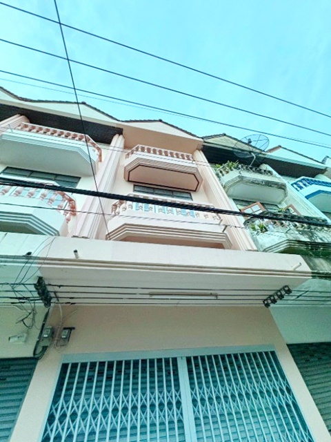 MRTสัมมากร 1กม.ลด20% เหลือ 13,498B-M. สวนเสรีไทย  สรีไทย 28-36 ให้เช่าอาคารพาณิชย์ 3.5 ชั้น 20 ตร.วา.256 ตร.ม.  รีโเวทใหม่ สวย หรู พร้อมอยู่ 3 นอน 3 น้ำ รร.เทคโนโลยีบางกะปิ 2.3 กม.  รพ.เกษมราษฎร์ 600 ม. เดินทางสะดวก  ถ.เสรีไทย รามคำแหง 20% off now only 13,498B-M. SeriThai Park SeriThai28-36 Commercial building for rent 3.5stories 20sq.wa. 256sq.m. Newly renovated beautiful and luxurious ready to move in 3bed 3bath 2.3km. to Bangkapi Technological School  600 m. to Kasemrad Hospital Convenient transportation via Serithai Road. and Ramkhamhaeng แยก-สำนักงานเขตบึงกุ่ม ถ.เสรีไทย รามคำแหง  แขวงรามอ�