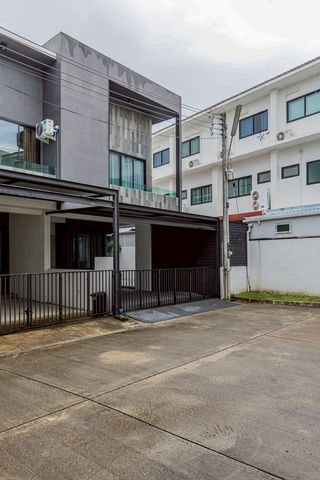 ขาย 4.79 ล้าน – #MaladaMaz #หางดง ทาวน์เฮ้าส์ 2 ชั้น #หลังมุม พร้อมสวนกว้าง ทำเลดี เดินทางสะดวก #ใกล้โรงเรียนนานาชาติหลายแห่ง #ซื้ออยู่เองหรือปล่อยเช่าได้ค่ะเนื้อที่ 43 ตร.วาพื้นที่ใช้สอย 180 ตร.ม.3 ห้องนอน | 3 ห้องน้ำ (ห้องนอนใหญ่มีห้องน้ำในตัว)ห้องเก็บของใหญ่ 2 ห้องพื้นที่ Open Plan ชั้นล่าง + ครัวตะวันตกจอดรถได้พื้นที่ใช้สอยลงตัว เหมาะกับครอบครัวมีสวนด้านข้างและลานกว้าง เหมาะส�