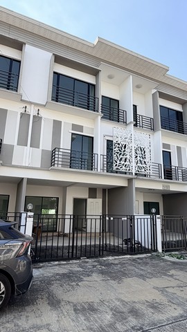 ทาวน์เฮาส์3 ชั้น @nice วัชรพล เทพารักษ์ ทำเลศักยภาพ ในราคาที่ดีที่สุดในย่านนี้