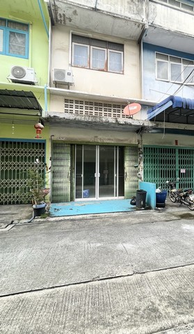 R03-01  ขายด่วน ถูกมาก !!&nbsp; อาคารพาณิชย์ 3.5 ชั้น   ซอยวุฒากาศ 47 และ  53  เข้าออกได้ 2 ซอย ใกล้bts วุฒากาศ 700 เมตร (คุณเจี๊ยบ 080-2114266 )จุดเด่น : * เดินทางสะดวก  เข้าออกได้ทั้ง วุฒากาศซอย 47 และวุฒากาศ 53 * ห่างจาก bts สถานีวุฒากาศ ประมาณ 700 เมตร* เข้าจากปากซอยวุฒกาศ 47 ประมาณ 250 เมตร* มีรถสาธารณะผ่าน เดินทางสะดวก* ปี 54 น้ำไม่ท่วมสถานที่ใกล้เคียง :* ศูนย์การค้า : The Mall ท่าพระ* โรงพยาบาล : รพ. ศิริราช , รพ.ตากส