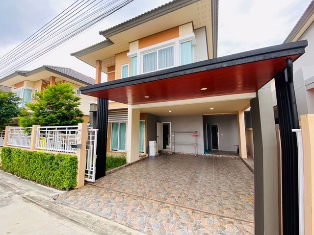 หทัยราษฎร์ 39 ห้องครัว ให้เช่าบ้านเดี่ยว 2ชั้น 50ตรว. 4แอร์ 3น้ำ ถูกที่สุดในพร้อมพัฒน์  รร.สาธิตพัฒนา  ซาฟารี ปัญญา เฟอร์ครบทั้ง 3นอน 