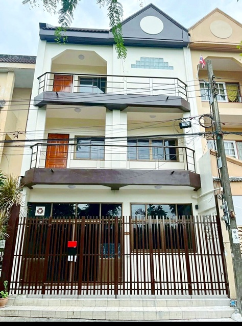 BTS พระโขนง 890ม.สุขุมวิท 50 ให้เช่าทาวน์เฮ้าส์ 3 ชั้น BTSอ่อนนุช 1กม. 20 ตร.วา. 240 ตร.ม. รร.นานาชาติ เซนต์แอนดรูส์ฯ กรุงเทพ 1.1 กม.