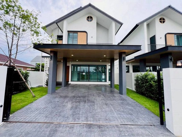 บ้านสร้างใหม่ 2 ชั้น สไตล์โมเดิร์น นอกโครงการ สันผักหวาน หางดง 