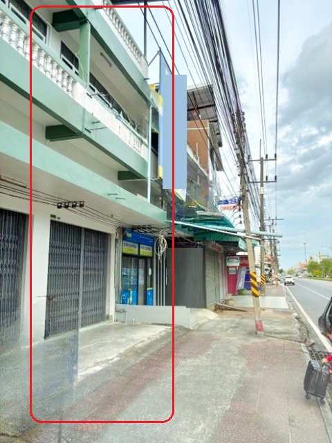 ให้เช่าาคารพาณิชย์ 3.5 ชั้น วงเวียนน้ำพุ 2.4 กม. ศาลหลักเมืองนครศรีธรรมราช 2.3 กม. ตลาดสดหัวอิฐ 1.6 กม. 