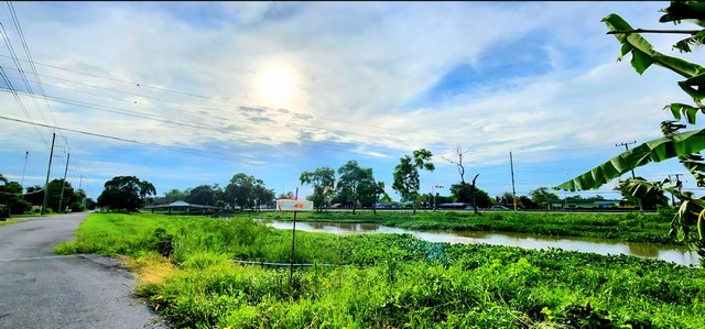 ขายที่ดินติดคลองรังสิต-นครนายก คลอง14 ขายที่ดิน 1 ไร่ ติดคลองรังสิต-นครนายก คลอง14 ใกล้กับมหาวิทยาลัยนานาชาติเซนต์เทเรซา ติดถนนลาดยาง บรรยากาศดี วิวคลองที่ตั้ง : ตำบล บึงศาล อำเภอองครักษ์ นครนายก 26120เนื้อที่ 1-0-90.6 ไร่ -  กว้างโดยประมาณ 25 ม.-  ยาวโดย ประมาณ 85 ม.ลักษณะ: เป็นที่ดินเปล่าอยู่ใกล้กับ หาวิทยาลัยนานาชาติเซนต์เทเรซา คลอง 14-  ด้านหน้าที่ติด คลองรังสิต คลอง14 และมี�