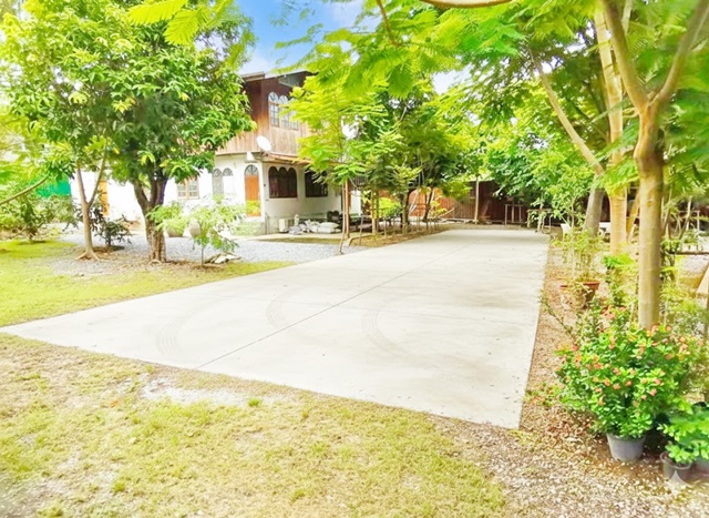 MRTภาษีเจริญ 700ม. จอดรถ 15–20คัน ให้เช่าบ้านไม้ไทย ติดคลองบางจาก เพชรเกษม48-58 เข้าซอย400ม  250 ตารางวา  1,000 ตร.ม.