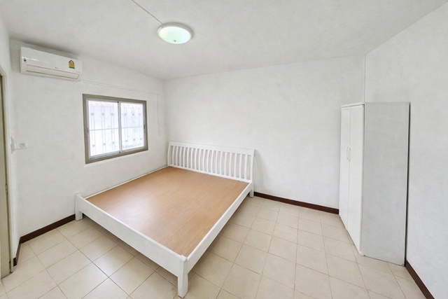 ให้เช่า คอนโดบ้านเอื้ออาทร สุวรรณภูมิ 1 ชั้น5 วัดศรีวารีน้อย 33 ตรม.รีโนเวทใหม่ ไม่เคยเข้าอยู่ ปูกระเบื้องใหม่ ทาสีใหม่