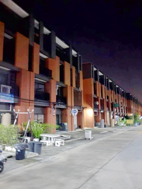 ถูกที่สุดในโลกหรูสไตล์ยุโรป ให้เช่า อาคาร 3.5 ชั้น เพชรเกษม77-81 4นอน 3น้ำ  รร. อัสสัมชัญธนบุรี 4.8 กม. 7-11 100ม. ม.เอเชียอาคเนย์ 3กม. 