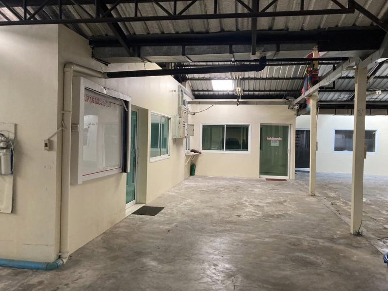 ให้เช่าสำนักงานพร้อมพื้นที่จอดรถและคลังสินค้ารวม 1200 ตารางเมตรทำเลลาดพร้าว  โชคชัยสี่ ค่าเช่าเดือนละ 140,000 บาท