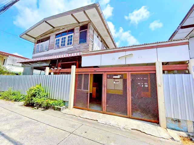 รพ.ศิริราช 2.1 กม. บ้านเช่า 3-4นอน 1น้ำMRTอิสรภาพ 850ม. จรัญ 8-12 วัดดีดวด  ทำเลฝั่งธน ใจเมือง ใกล้รถไฟฟ้า เลี้ยงสัตว์ได้