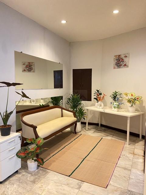 P1820 ให้เช่าทาวน์เฮ้าส์ ขนาดใหญ่ เอกมัยซอย 4 ถนนสุขุมวิท 63 เฟอร์นิเจอร์ครบ ใกล้ BTS เอกมัย