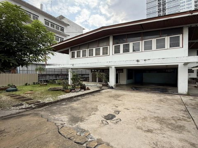 ให้เช่า บ้านเดี่ยว ย่านรามคำแหง ใกล้แยกลำสาลี บ้านหันหน้าทิศตะวันออก จอดรถในบ้านได้ 3-4 คัน ให้เช่าตามสภาพ