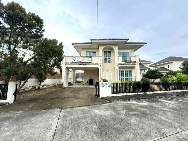 ลดราคาขาย 4.8 ล้าน #ดีญ่าวาเล่ย์ #สันทราย บ้านเดี่ยว 2 ชั้น #หลังมุม พร้อมสนามหญ้า เดินทางสะดวก ใกล้สิ่งอำนวยความสะดวกครบครัน