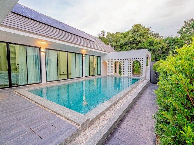 พูลวิลล่าหรู ชั้นเดียว สไตล์โมเดิร์นทรอปิคอล น้ำแพร่ หางดง 