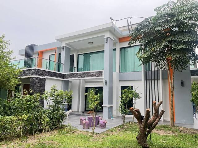 F0162ขายด่วน!.บ้านเดี่ยว2ชั้นพร้อมเฟอร์นิเจอร์ครบครัน บ้านสวยบิ๊วอินทั้งหลังสภาพสวยหรูพร้อมเข้าอยู่ มีออฟฟิสพรัอมเปิดสำนักงานได้เลย บรรยากาศเงียบสงบเหมาะกับการพักผ่อน*พิกัด.ถนนรย.6031 ต.นาตาขวัญ อ.เมือง จะ.ระยอง-เนื้อที่1ไร่309.1ตารางวา-พืันที่ใช้สอย489ตารางเมตร-3ห้องนอน-3ห้องน้ำ-1ห้องครัว-1ห้องรับแขก*สถานที่ใกล้เคียง-ร้านปุ๋ยอินทรีย์บัวพันล้าน-บ้านสวนก๋วยเตี๋ยว