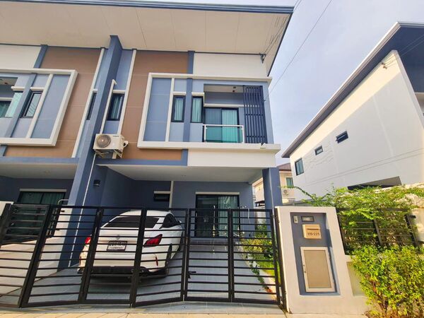  ขายด่วน! ทาวน์เฮ้าส์หลังมุม ทำเลดี ใกล้ทางด่วน อยู่สบาย ครบทุกฟังก์ชัน  อยู่เองก็ดี ปล่อยเช่าก็คุ้ม โครงการ ฟ้าปิยรมย์ เฟส 15 (เทนโดร) 