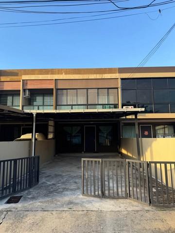 HR 6251 ให้เช่าทาวน์เฮ้า 2 ชั้น หมู่บ้านเออร์บาโน ซอยรามคำแหง 94 หน้าบ้านไม่ติดใคร อยู่ตรงข้ามสวน