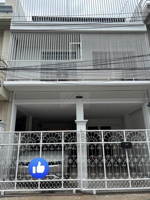 ขายทาวน์เฮาส์ 2 ชั้น 270 ตรม. ซอยสุขุมวิท 89-1 เดิน 500 เมตร ถึง BTS บางจาก 