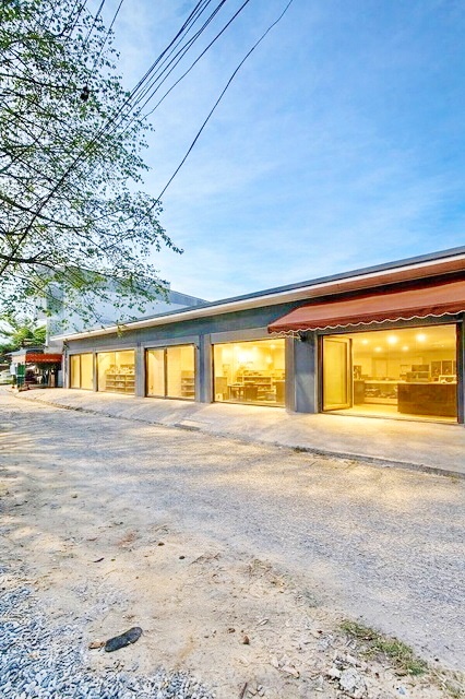 ใกล้ศูนย์ราชการ ตลาดบ้านใหม่ ทำเลติดถนน เมืองแปดริ้ว 2.8 กม.ให้เช่าตึกแถว 1 ชั้น 35 ตร.ม. เหมาะทำร้านอาหาร ศาลากลาง ฉะเชิงเทรา 400 ม. 