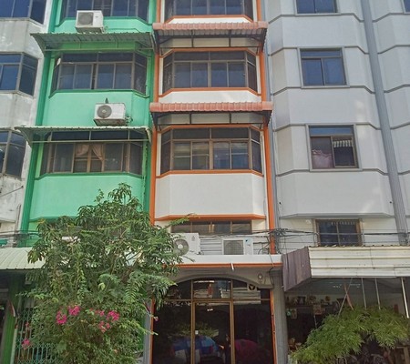 ถูกที่สุด ขาย ตึกแถว 4ชั้น บางแค ถ.เพชรเกษม ซ.67/1 ขนาด 16.9ตร.วา ทำเลดี เดินทางสะดวก ใกล้ วิคตอเรีย การ์เด้นส์ สนใจ ติดต่อ สุเมธ 061-949-8888ขาย ตึกแถว 4ชั้น ถ.เพชรเกษม ซ.67/1ที่ตั้ง : ซ.เพชรเกษม 67/1 ถ.เพชรเกษม แขวงหลักสอง เขตบางแค กรุงเทพฯฆพิกัดGPS : https://maps.app.goo.gl/8sfXFrd7Bt6HCowNAรายละเอียดทรัพย์-อาคารพาณิชย์ 4 ชั้น / เนื้อที่ขนาด 16.9 ตารางวา-3 ห้องนอน 4 ห้องน้ำ + ลานซักล้างหลังบ้าน-ต่อเติมเรียบร้อย เหมาะอ�